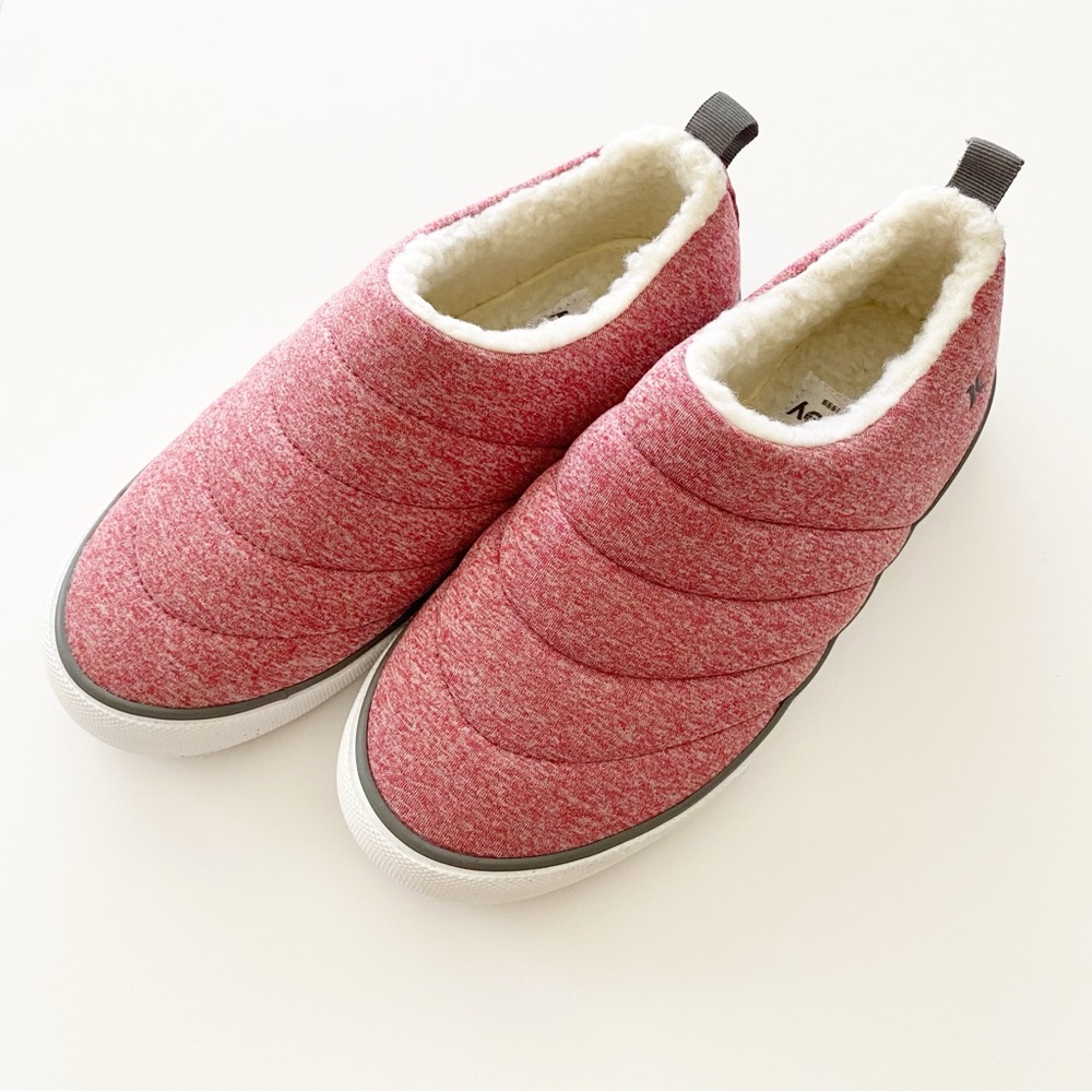 NWOT Hurley Ladies' Puff Clog Cozy Camp Mule Slip On Sneaker Ladies Shoe size 6